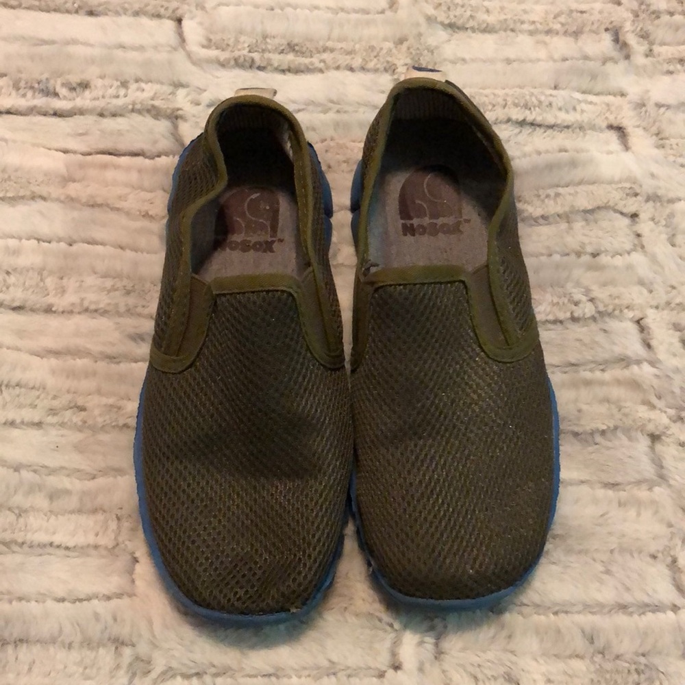 Kids water shoes 👟